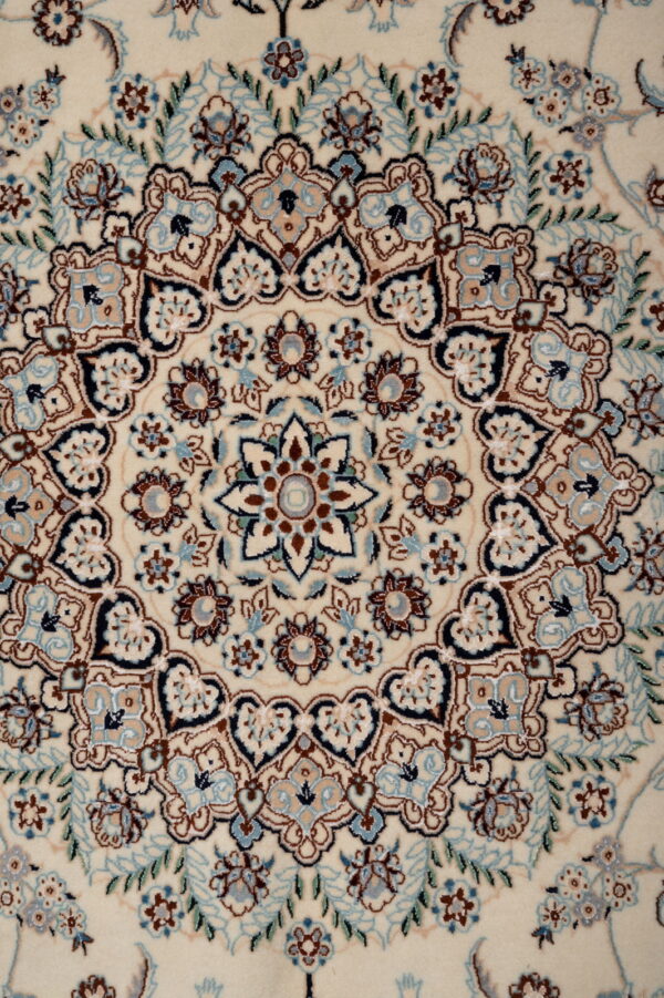 Nain 6La  294cm x 199cm / 9'8'' x 6'6'' - Image 3